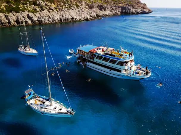 A catamaran cruise tour around the caldera.