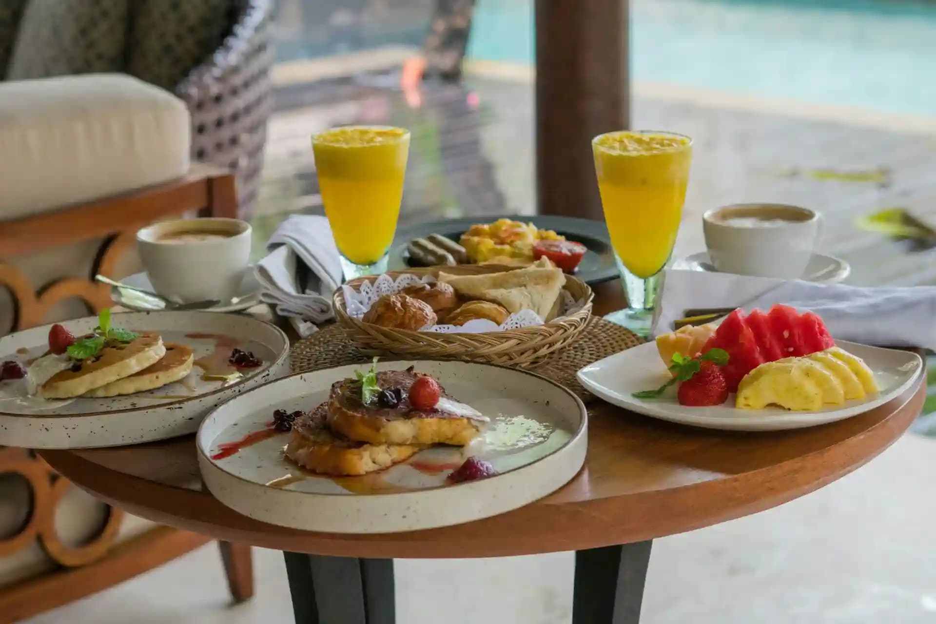 Food and Drinks - ₹1,000 to ₹3,000 per day