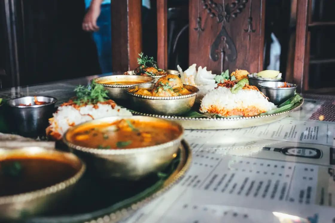 Kashmiri Wazwan, Kahwa & Souvenir Buying Guide