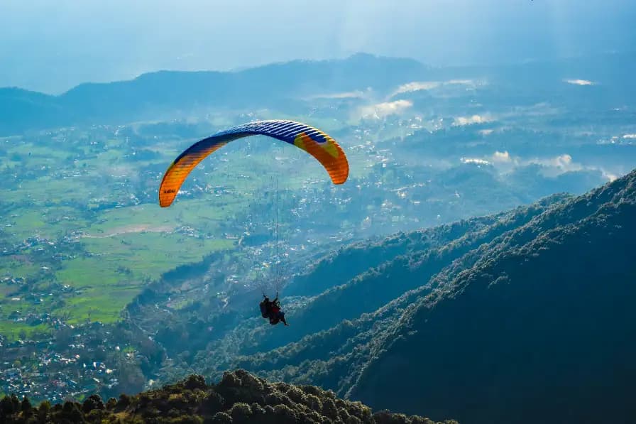 Paragliding in Bir Billing