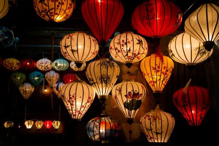 Hoi An Night Market (Nguyen Hoang Street)