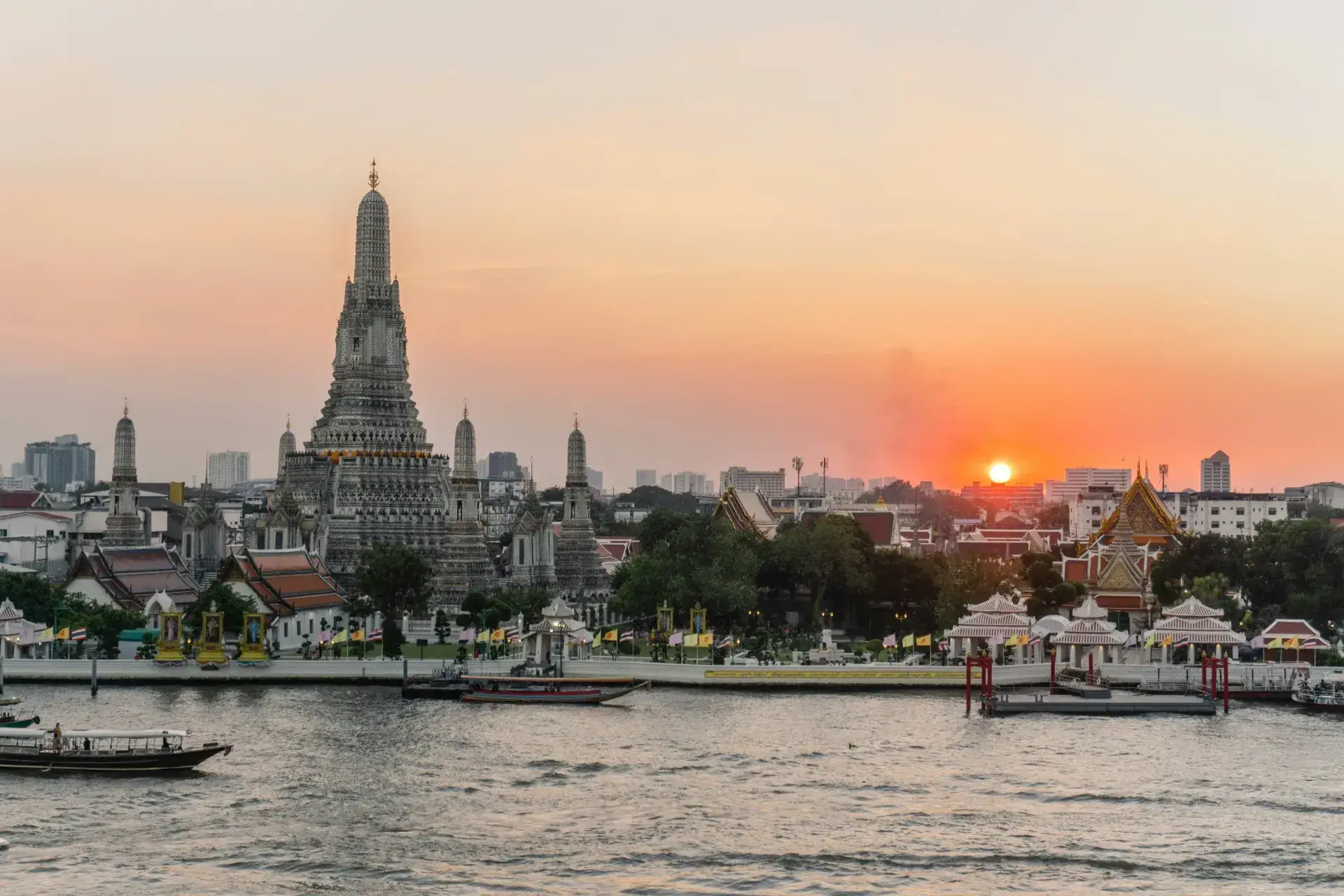 Thailand Travel Guide: Custom Packages & Island Beach Getaways