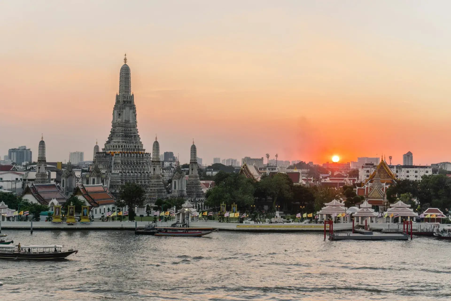Thailand Travel Guide: Custom Packages & Island Beach Getaways
