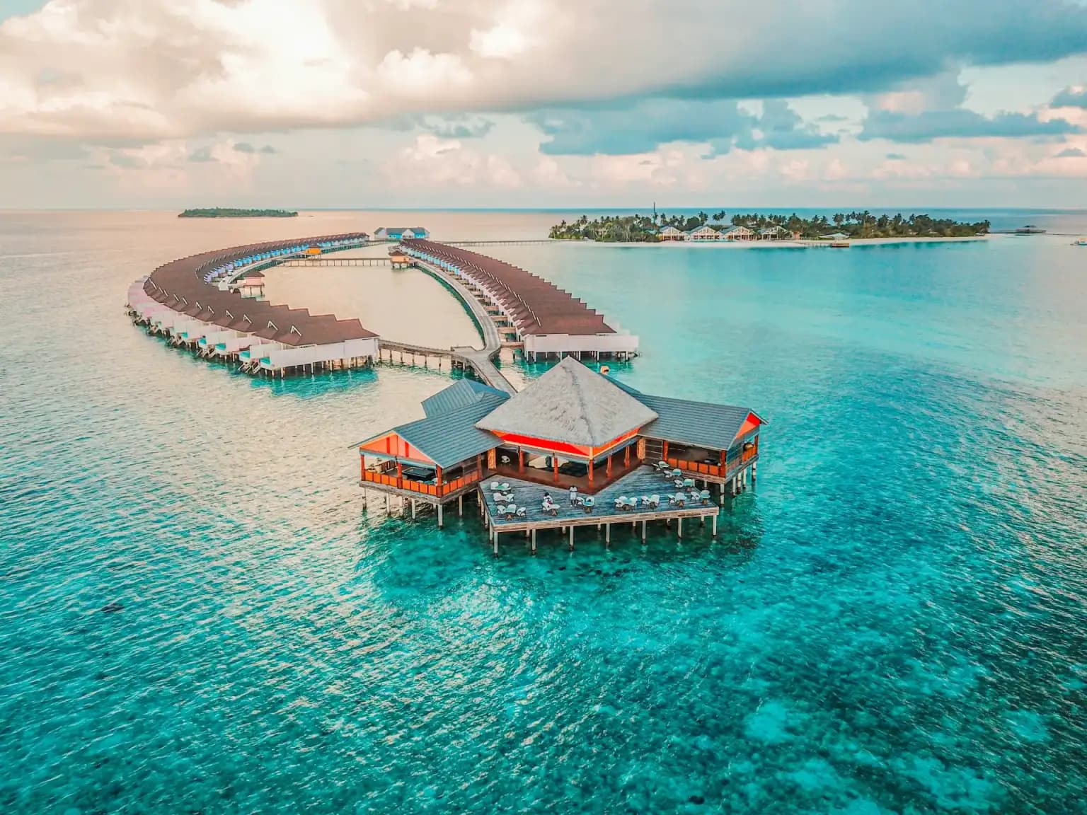 Indulge in Bespoke Maldives: Private Island Villas & Ocean Getaways