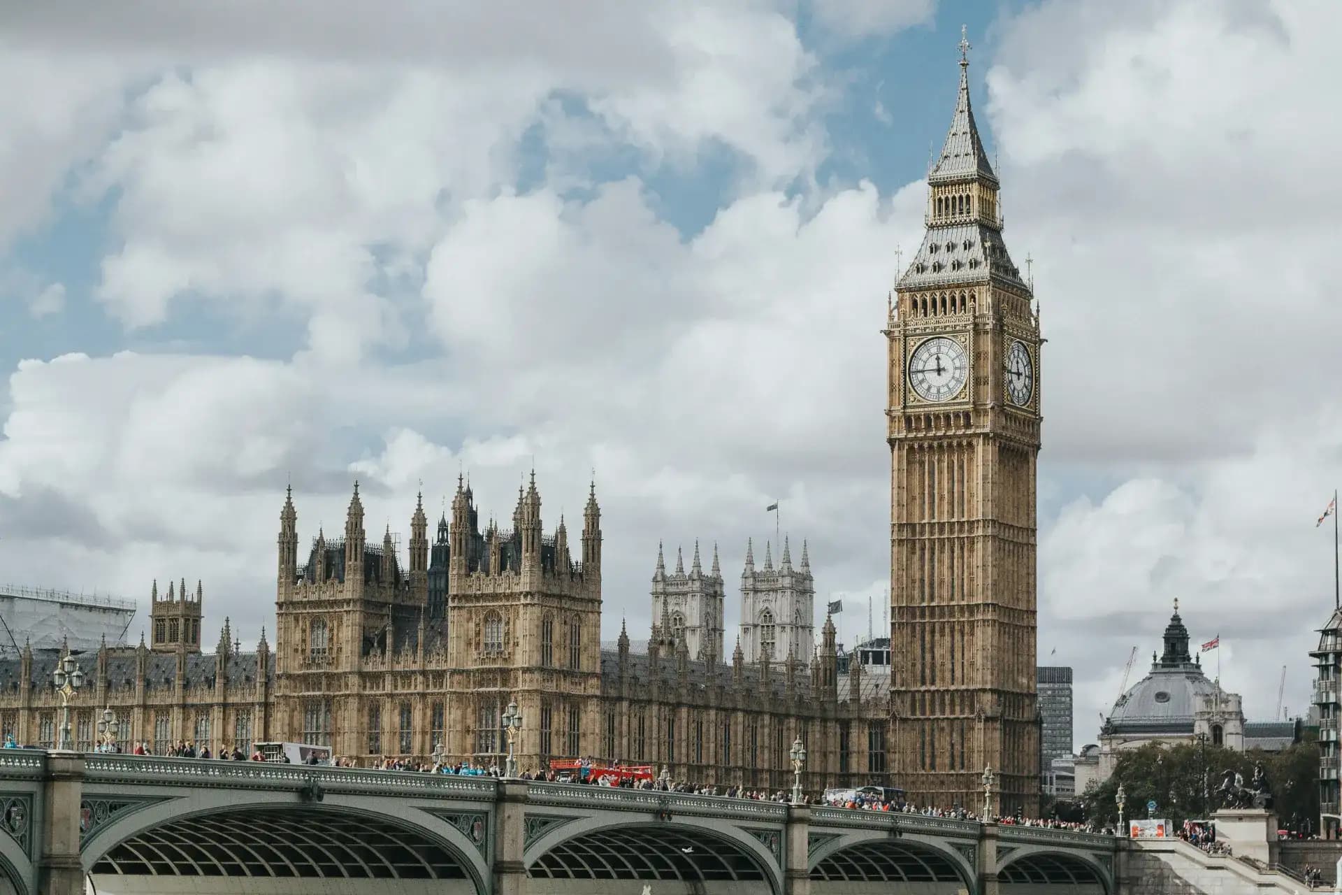Experience Regal London: Big Ben, Royal Palaces & Custom Getaways