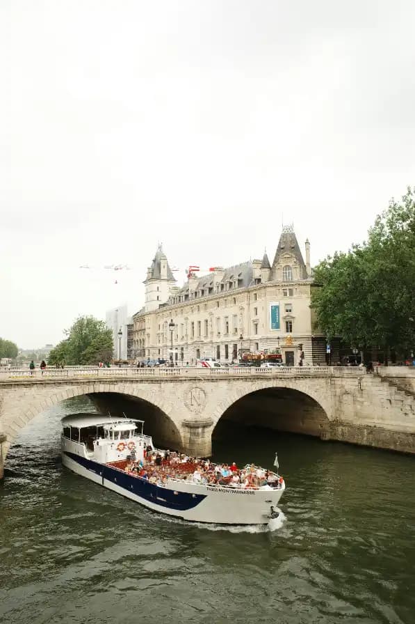Paris Romantic Getaway Tour Package for Couples