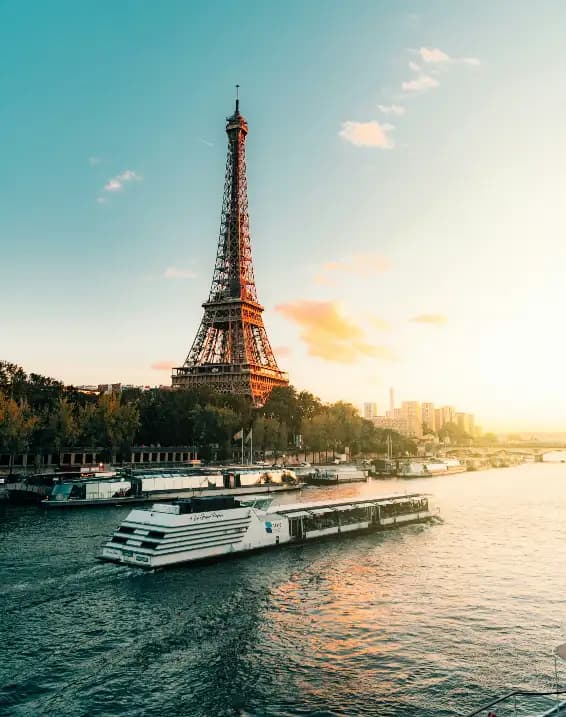 Paris Essential City Break Tour Package with Iconic Sightseeing