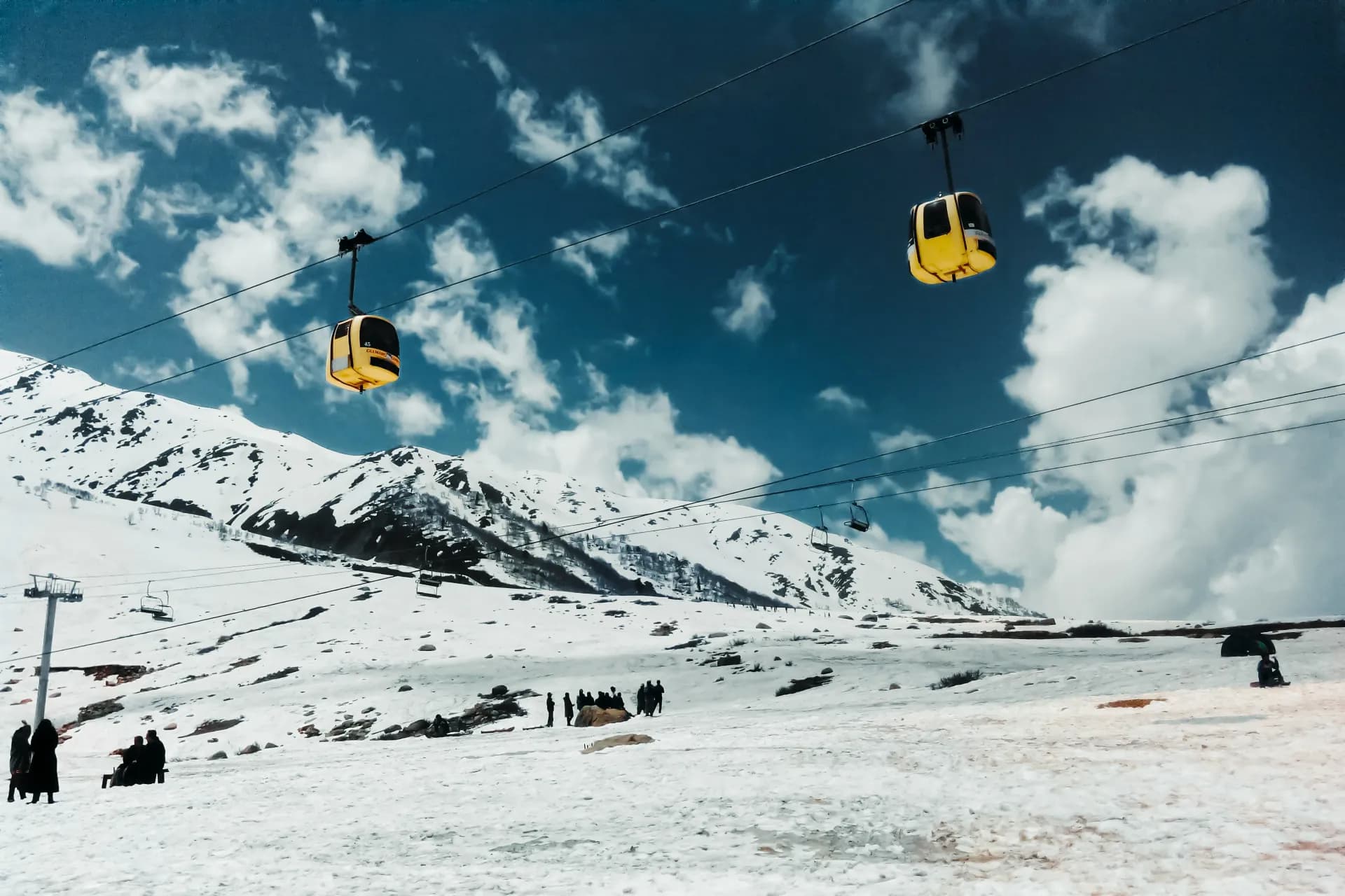 Grandparents in Cedar Chairs on Dal Lake and Grandchildren in Gulmarg Snow: An 8-Day Multi-Gen Kashmir Family Tour Across Three Generations and Three Valleys