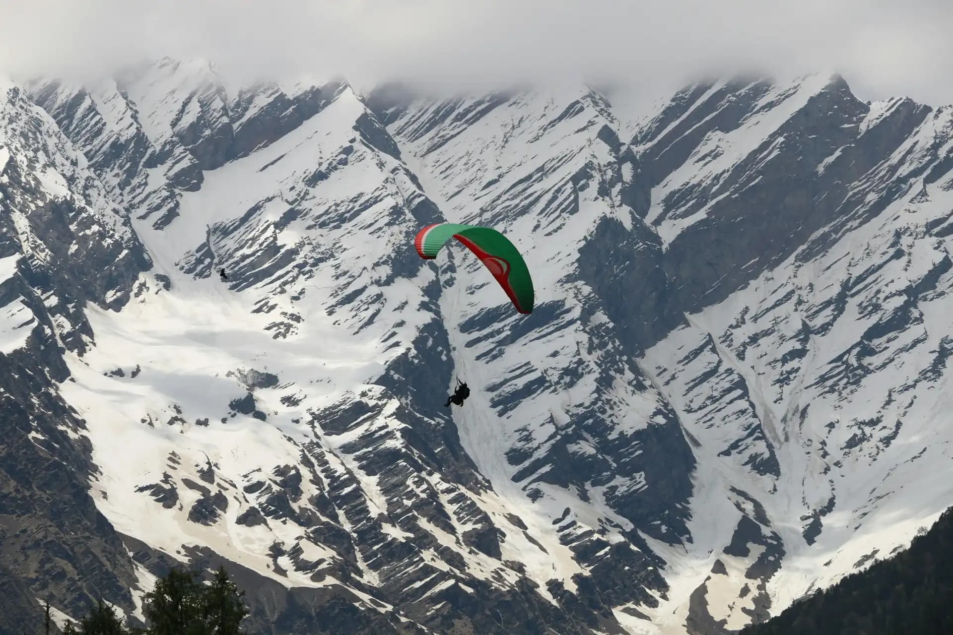 Beas Valley at Dawn for Three Generations: An 8-Day Manali Multi-Gen Family Trip from Accessible Temples to Rohtang Glacier Snow