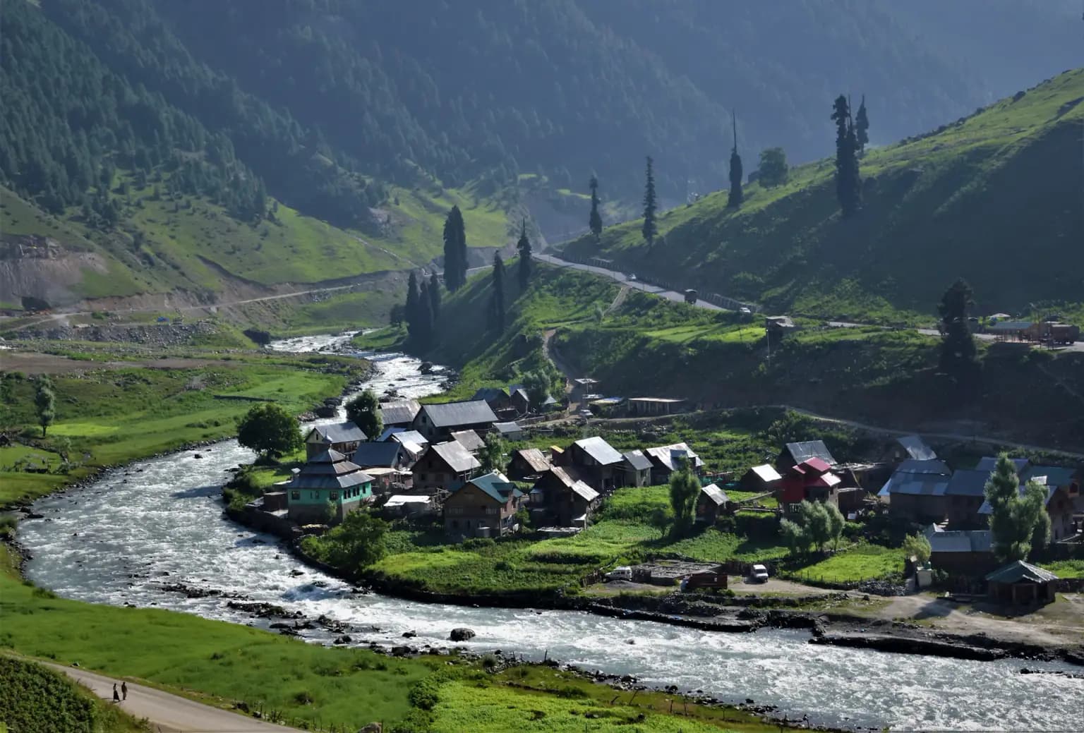 Sunrise Shikara on Dal Lake & Snow Meadows at Gulmarg: A 6-Day Budget Kashmir Honeymoon Across Dal Lake, the Gondola, and Betaab Valley