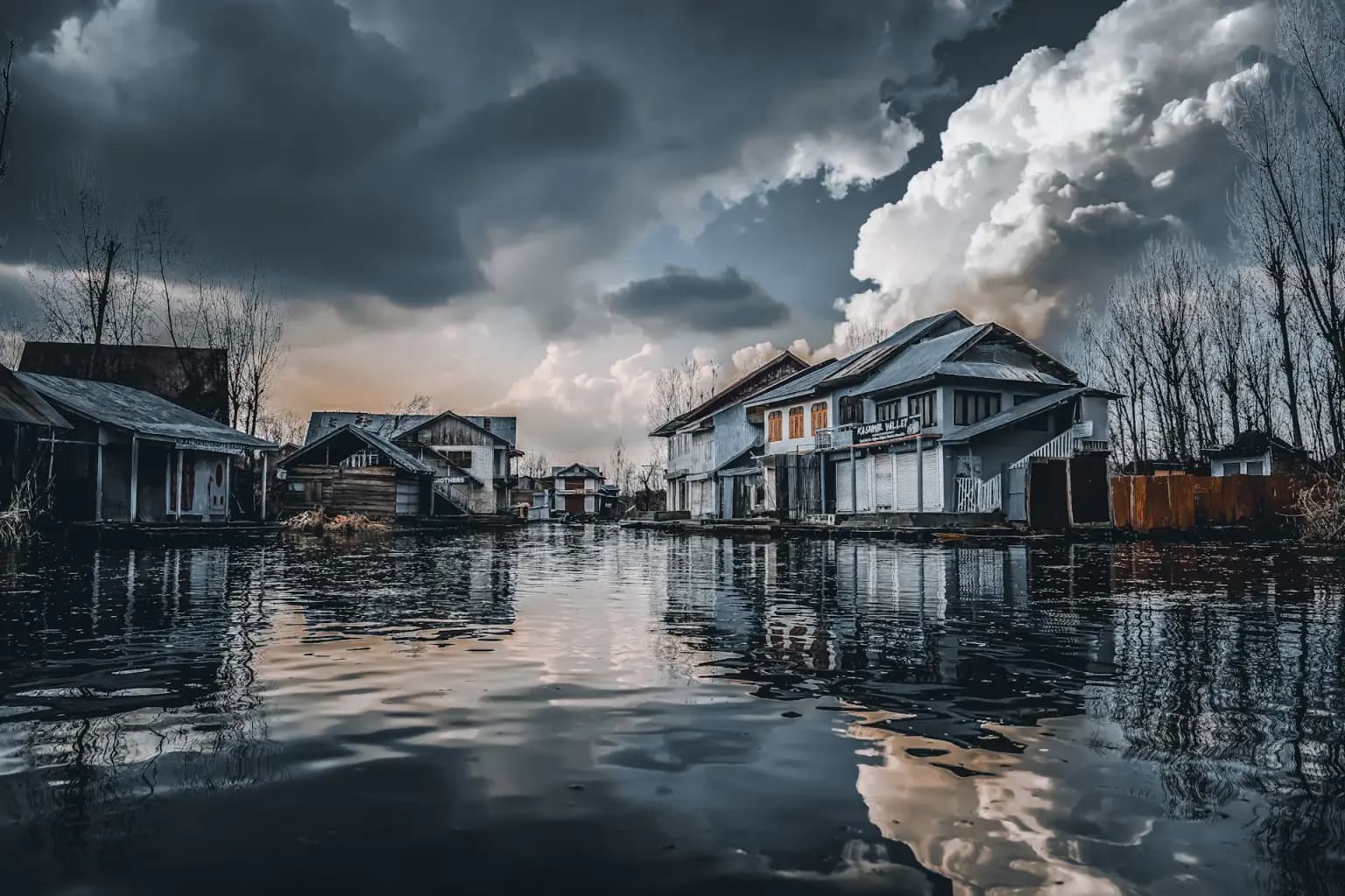 Nishat Bagh for Twenty Rupees and Kahwa for Thirty: A 5-Day Kashmir Budget Backpacker Trip with a Grade C Dal Lake Houseboat and Zero Hidden Costs
