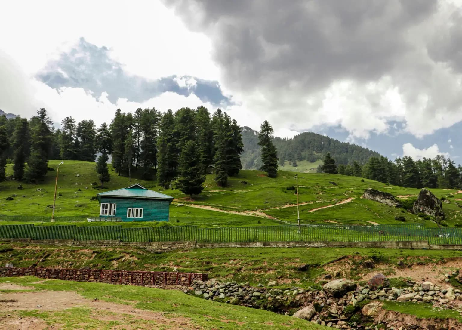 Srinagar, Gulmarg & Pahalgam: 6-Day Best of Kashmir Tour Package