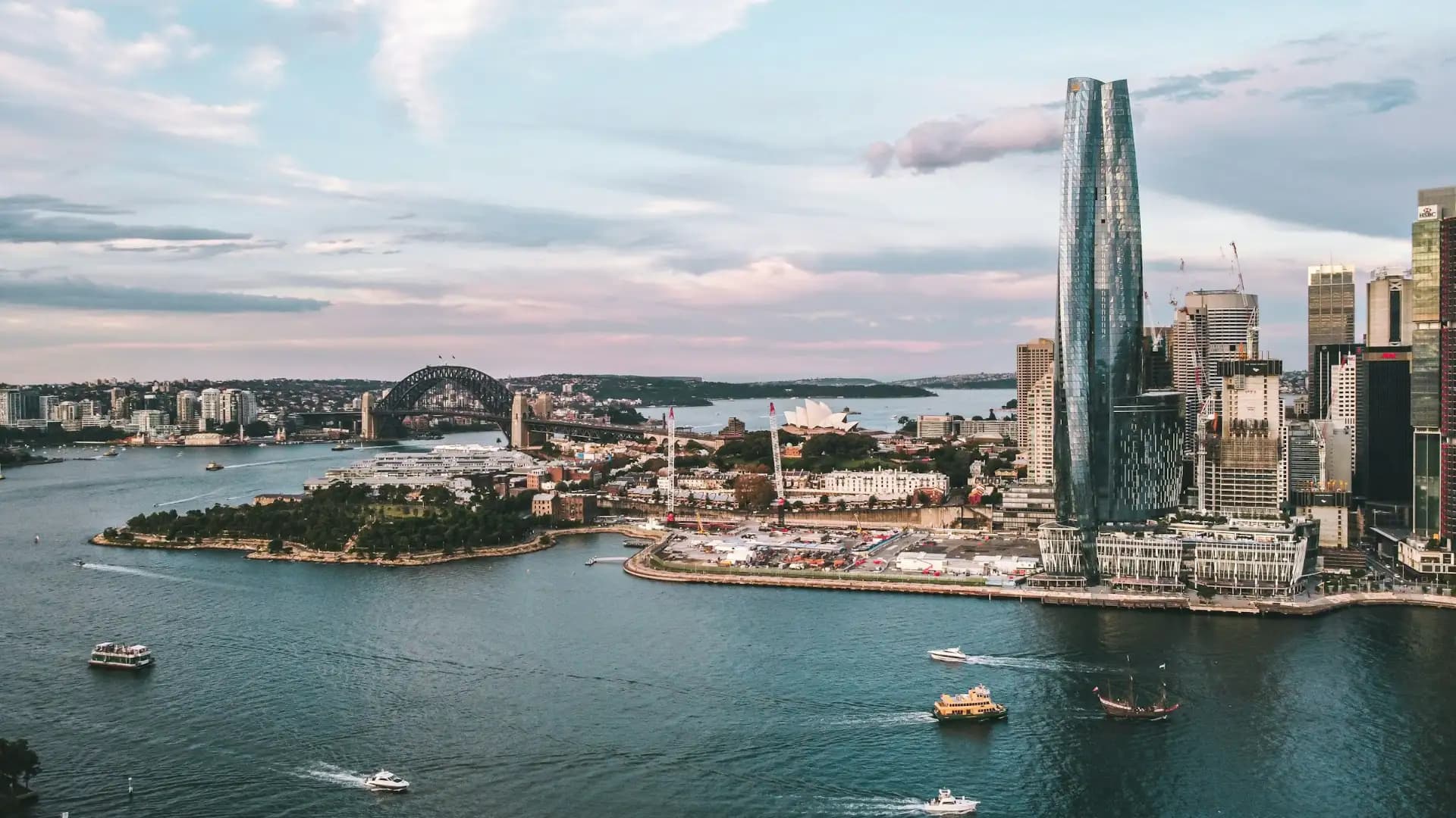 Luxury Australia Escape : Sydney, Uluru & Cairns