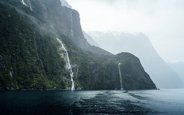 Milford Sound cruise New Zealand